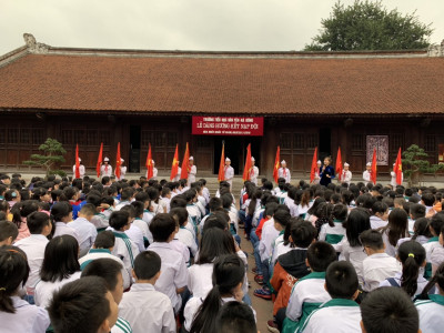 Lễ dâng hương và kết nạp Đội viên mới tại Văn Miếu – Quốc Tử Giám.