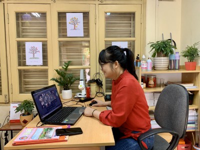 Cô giáo: Đỗ Thị Phương Mai với tiết học Mỹ thuật.