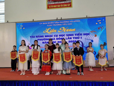 Nhận giải tại Liên hoan tài năng nhạc cụ học sinh tiểu học