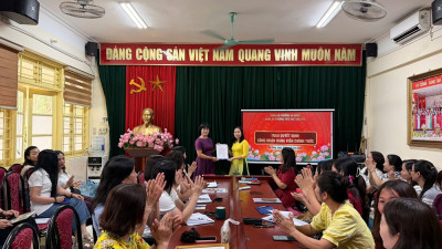 Trao quyết định công nhận Đảng viên chính thức