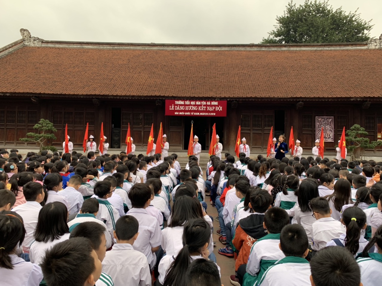 Lễ dâng hương và kết nạp Đội viên mới tại Văn Miếu – Quốc Tử Giám.