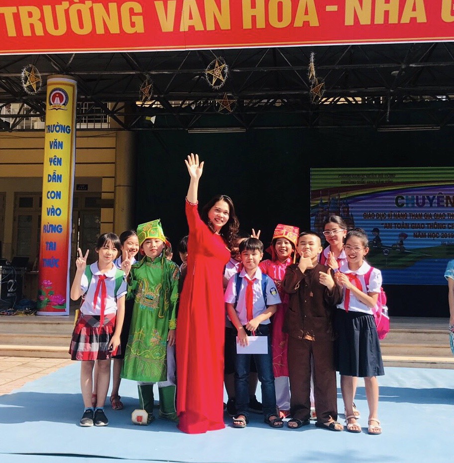 Trường Tiểu học Văn Yên thi tìm hiểu Luật An toàn giao thông.