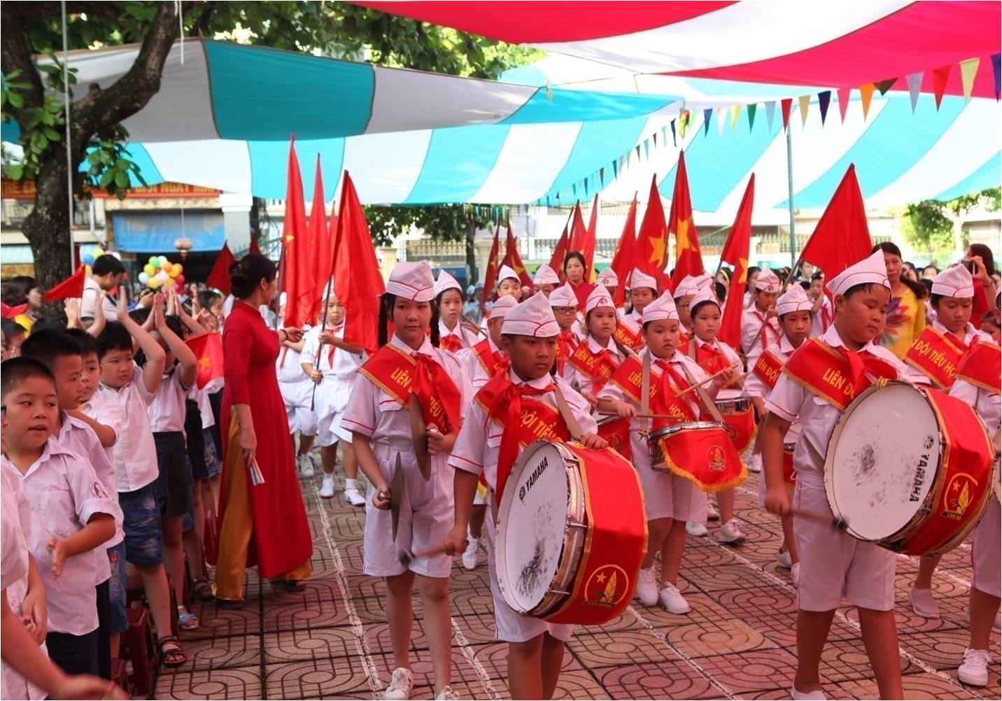 Lễ khai giảng.