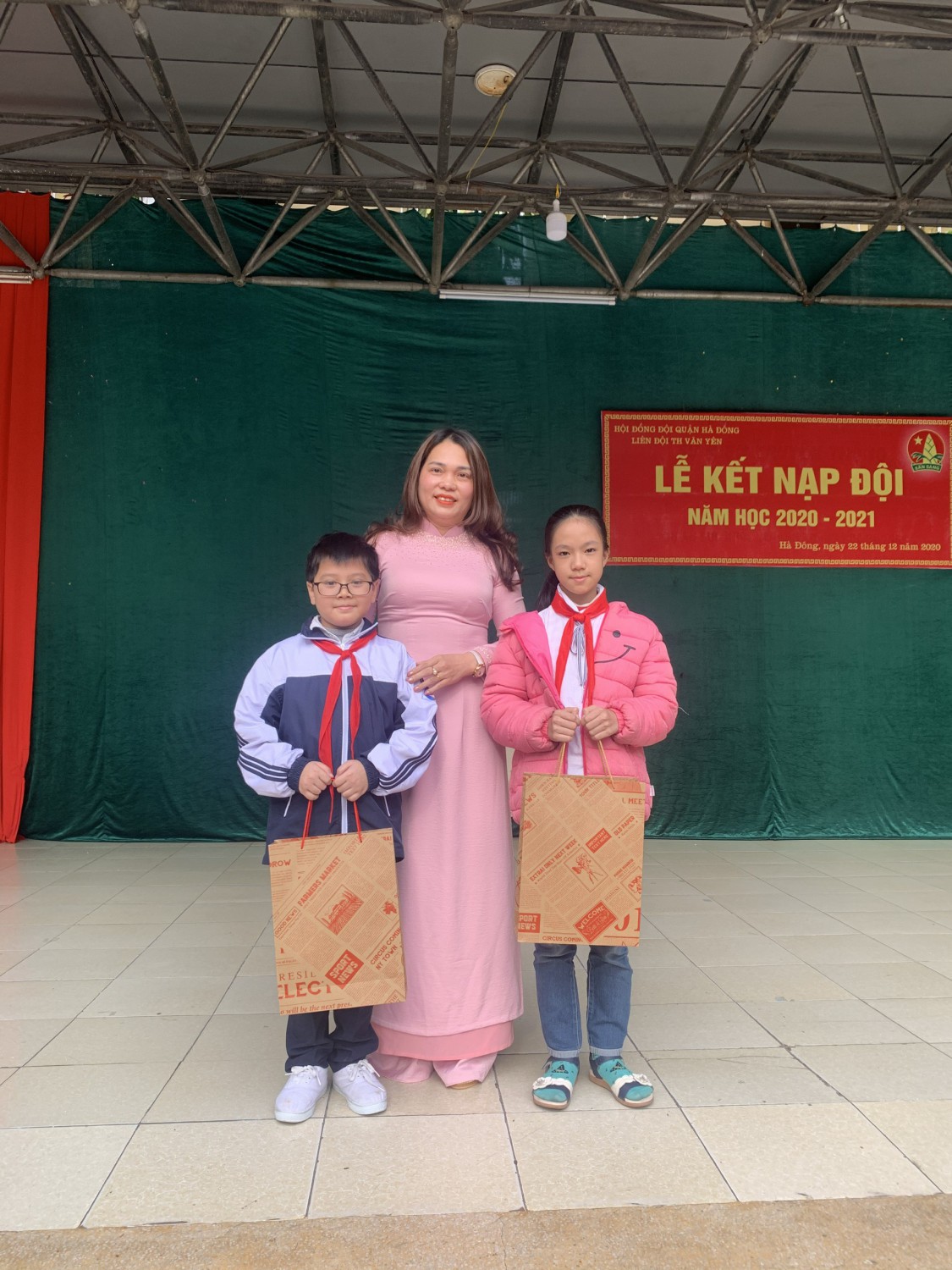 2 bạn