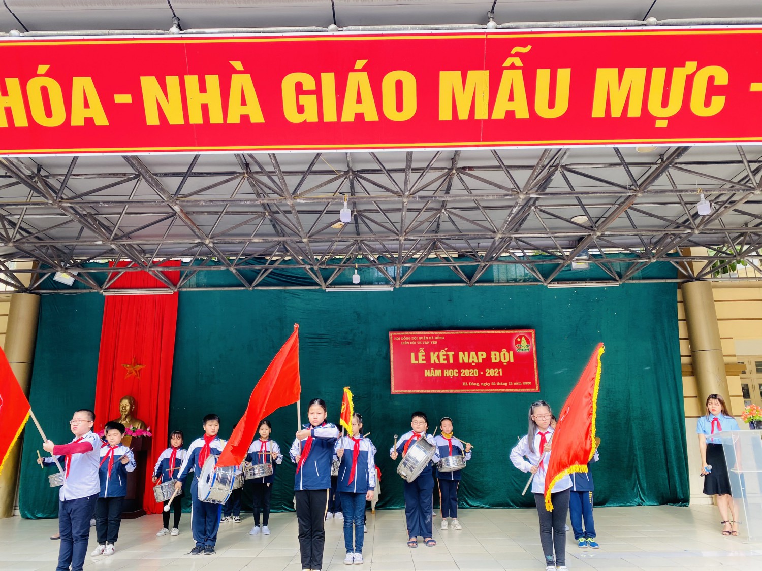 Lễ kết nạp đội viên năm học 2020 - 2021 của Liên đội tiểu học Văn Yên.