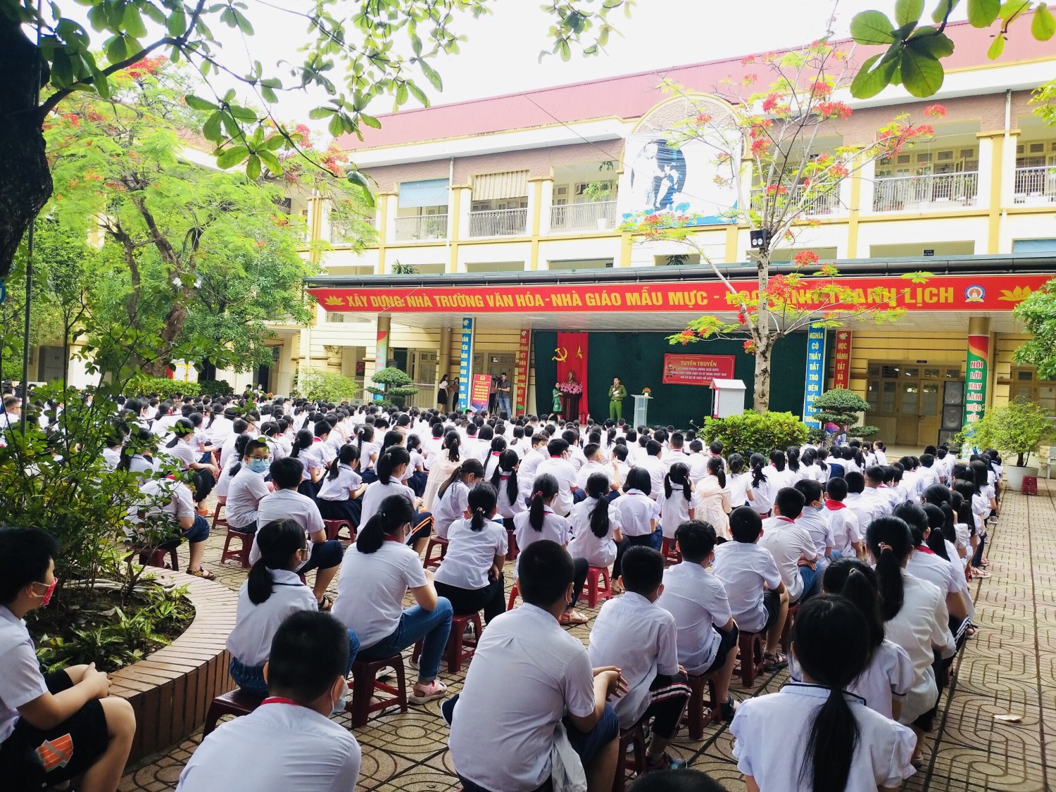 Tuyên truyền kỹ năng phòng chống đuối nước, phòng cháy chữa cháy.